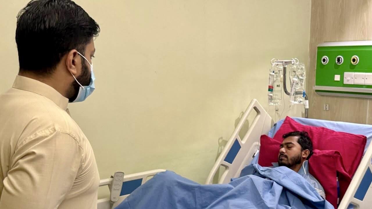 নুরুল হক নূরকে দেখতে হাসপাতালে ইশরাক হোসেন