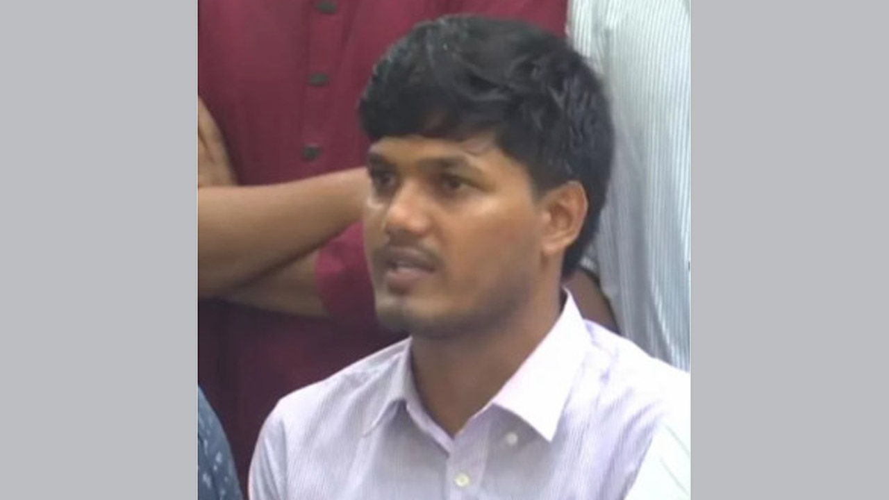 ডাকসুতে অপপ্রচার চালিয়ে ভিলেন