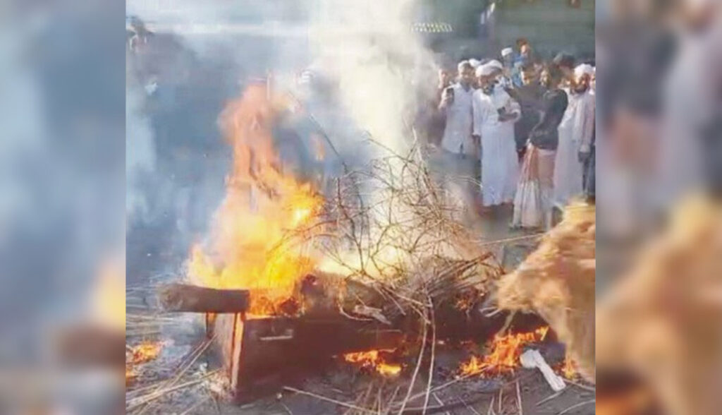 নুরাল পাগলের আস্তানায়