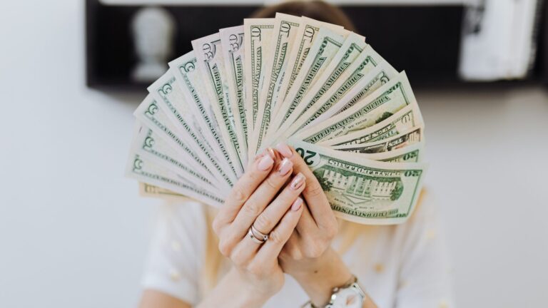 ডলারের দাম বৃদ্ধি অক্টোবর ২০২৫