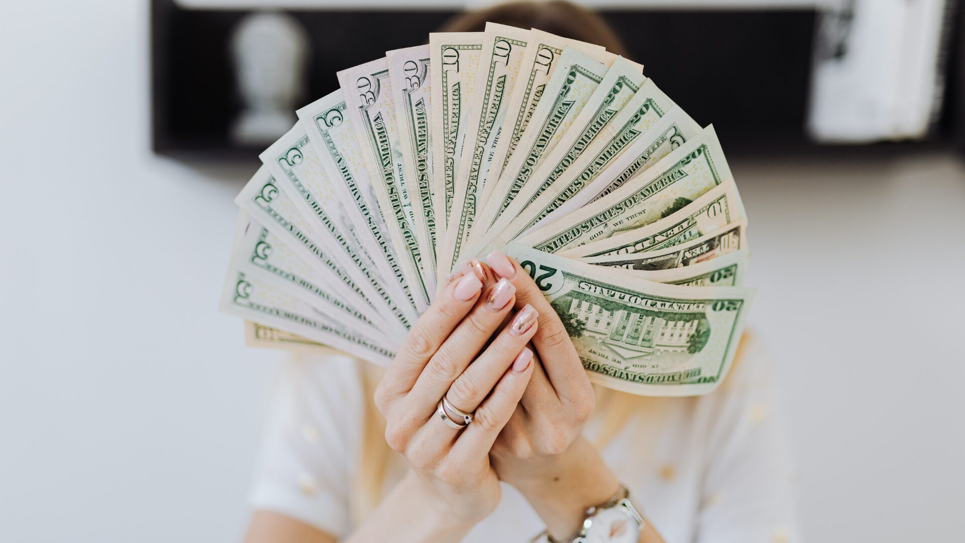 ডলারের দাম বৃদ্ধি অক্টোবর ২০২৫