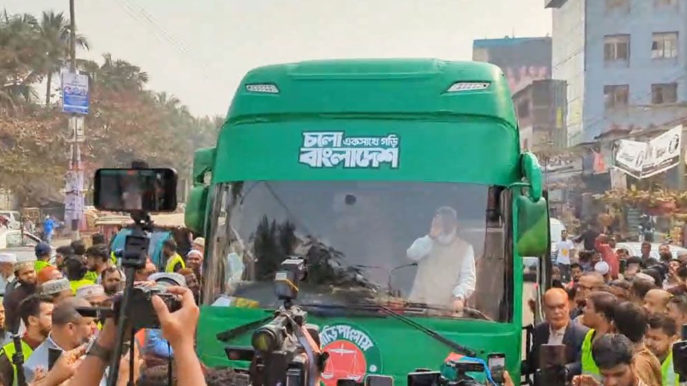 মিরপুর-১০ এলাকায় মাল্টিমিডিয়া বাস উদ্বোধনের মাধ্যমে নির্বাচনী প্রচারণা শুরু করেছেন জামায়াত আমির ডা. শফিকুর রহমান। ভোটারদের দাঁড়িপাল্লায় ভোট দেওয়ার আহ্বান জানান তিনি।