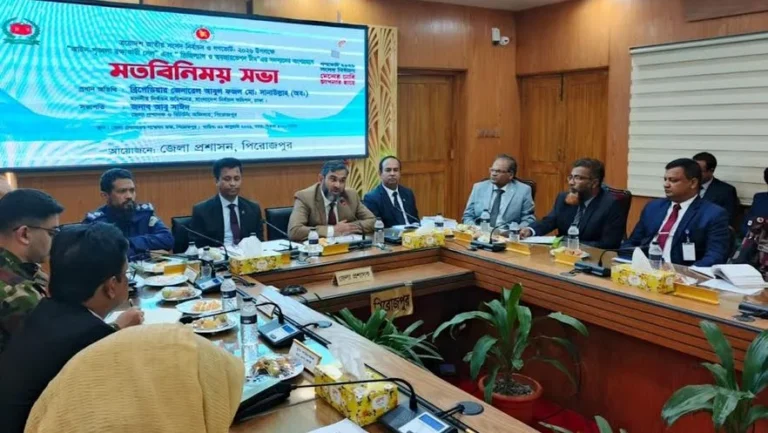 ত্রয়োদশ জাতীয় সংসদ নির্বাচন জাতির জীবনে ঐতিহাসিক মাইলফলক বলে মন্তব্য করেছেন নির্বাচন কমিশনার আবুল ফজল মো. সানাউল্লাহ। সুষ্ঠু ও নিরপেক্ষ নির্বাচন আয়োজনে সংশ্লিষ্টদের ঐক্যবদ্ধভাবে দায়িত্ব পালনের আহ্বান জানান তিনি।