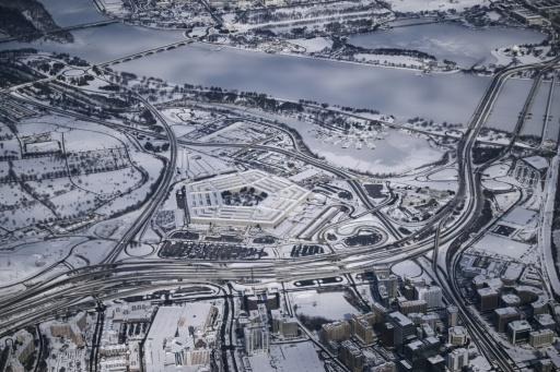 আধুনিক যুদ্ধের মোড় ঘুরিয়ে দিচ্ছে পেন্টাগনের এআই প্রোগ্রাম ‘প্রজেক্ট মেভেন’। ড্রোনের ফুটেজ বিশ্লেষণ থেকে শুরু করে লক্ষ্যবস্তু ধ্বংস—সবই হচ্ছে চোখের পলকে।