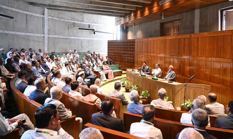জাতীয় সংসদ ভবনে আজ ক্ষমতাসীন দল বিএনপির সংসদীয় দলের একটি বৈঠক অনুষ্ঠিত হয়েছে, যাতে সভাপতিত্ব করেন বিএনপি চেয়ারম্যান ও প্রধানমন্ত্রী তারেক রহমান। ছবি: পিএমও