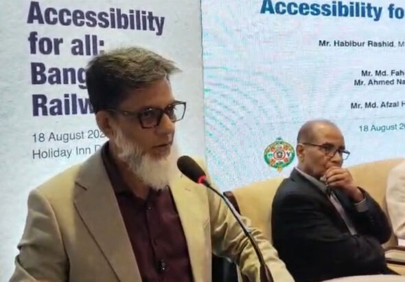 রেলের ভুল সিদ্ধান্তে শত শত কোটি টাকা লোকসান নিয়ে বক্তব্য দিচ্ছেন প্রতিমন্ত্রী হাবিবুর রশিদ হাবিব