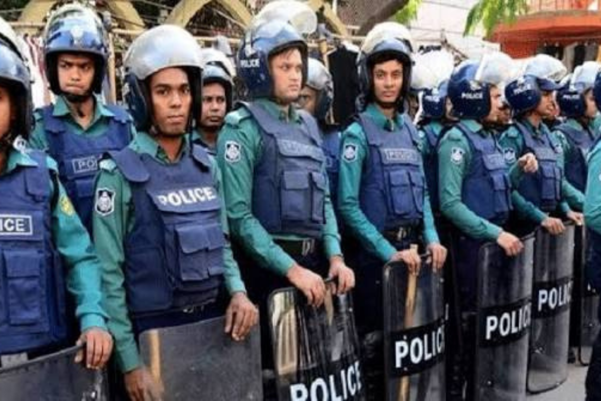 পুলিশের সক্ষমতা বাড়াতে বিশেষায়িত যানবাহন কেনার প্রস্তাব